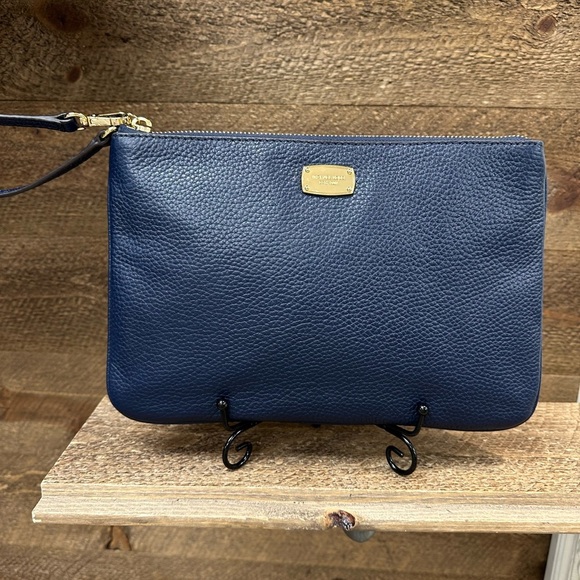 Michael Kors Jet Set XL Zip Clutch – Navy Pebbled Leather – NWT - Picture 3 of 11